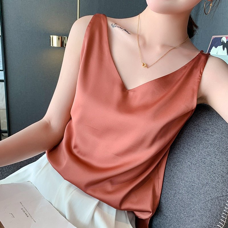 Clara | Elegant Women's Top with Timeless Design