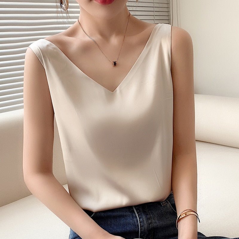 Clara | Elegant Women's Top with Timeless Design